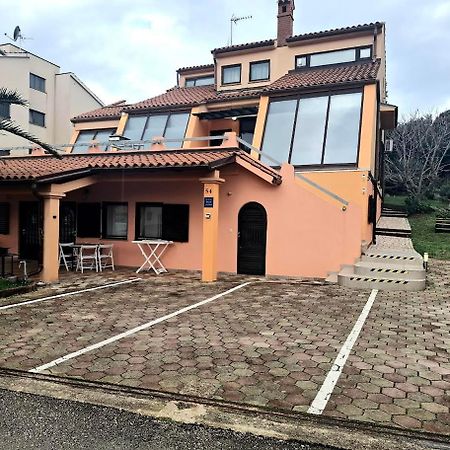 Apartmani Delas Pjescana Uvala Exterior foto