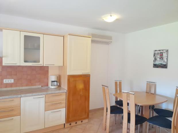 Apartmani Delas Pjescana Uvala Exterior foto