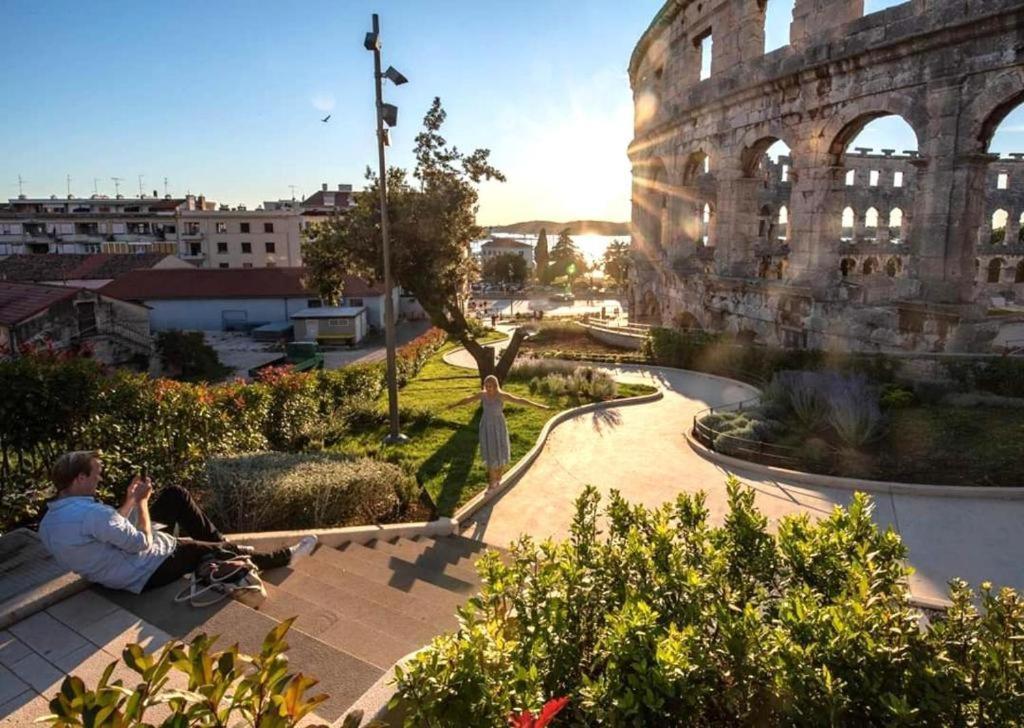 Apartmani Delas Pjescana Uvala Exterior foto