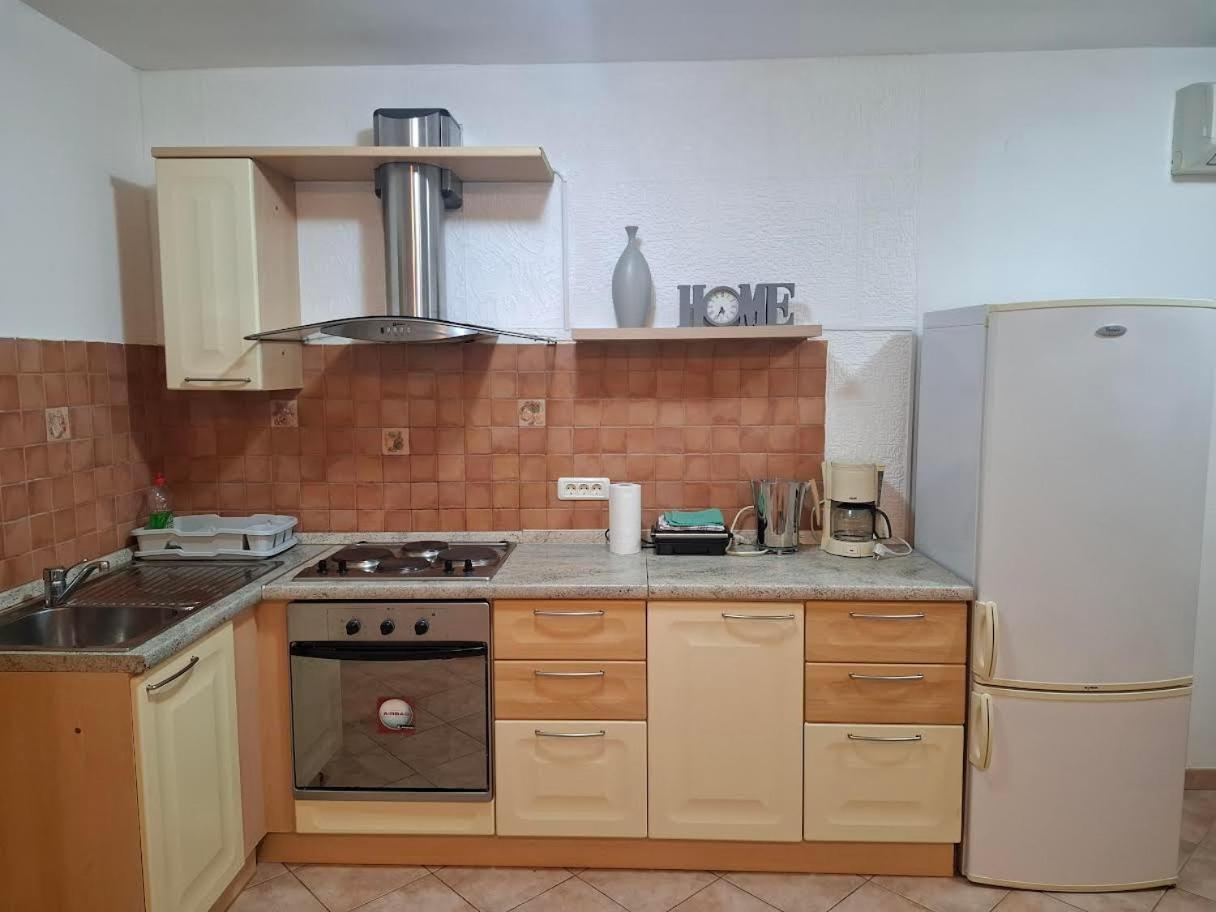 Apartmani Delas Pjescana Uvala Exterior foto